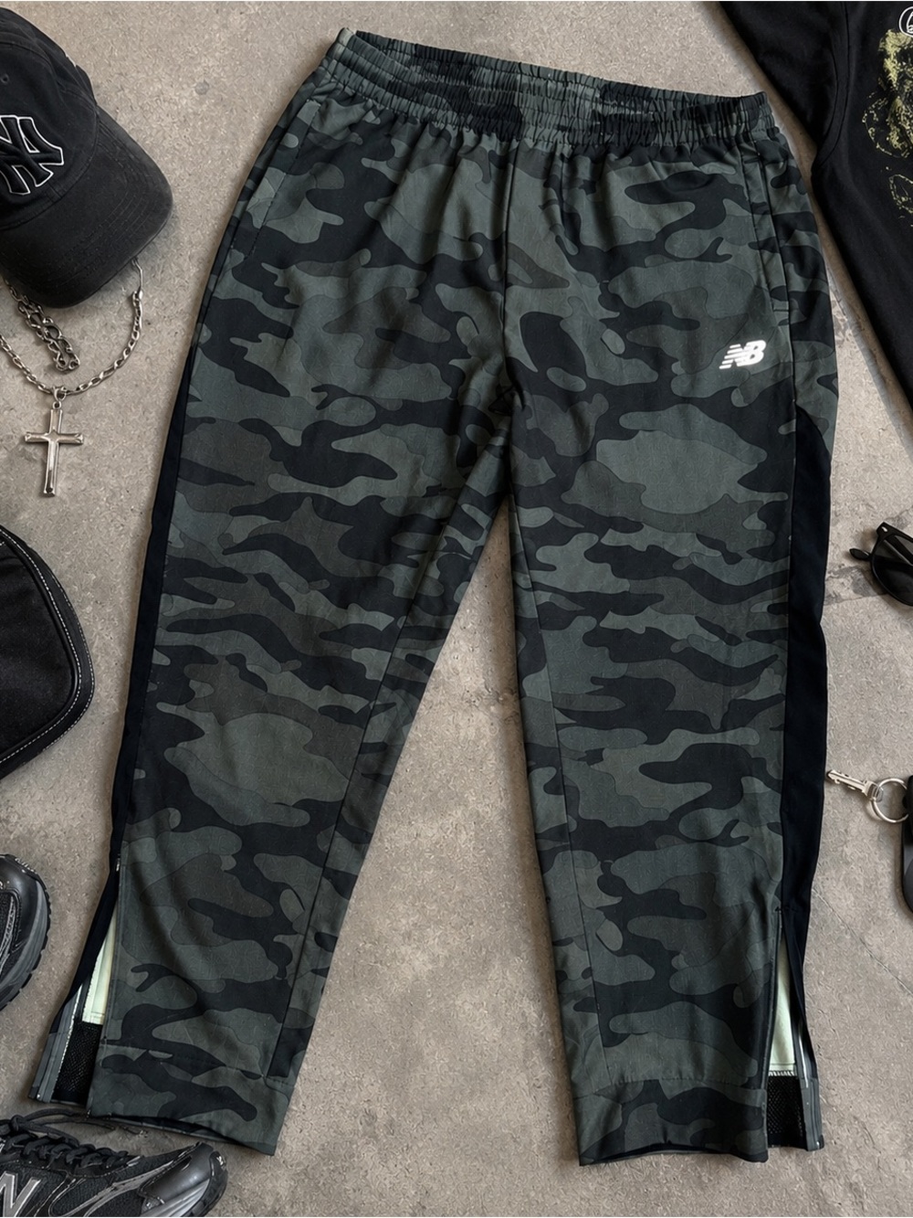 New Balance Camo Athletic Track Pants Zip Hem Size Large